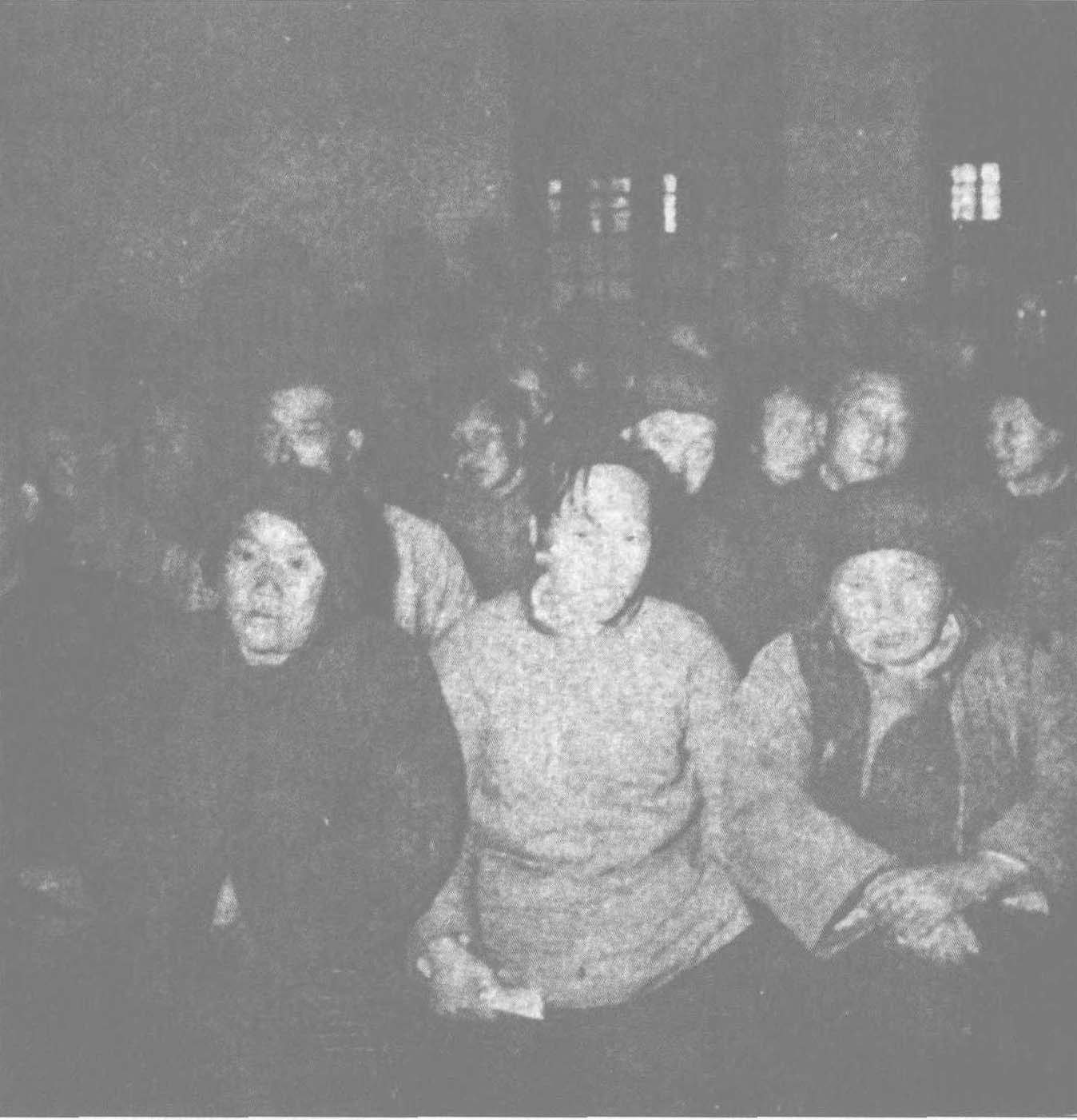 1946年4月，在中国南京军事法庭专案审理了南京大屠杀一案，判处主犯谷寿夫及杀人比赛的刽子手向井敏明、野田毅、砍杀俘虏及非战斗人员的田中军吉等人死刑。图为南京审判时原告及被害人家属